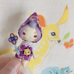 タティングレースのお花を持ったずきんちゃん