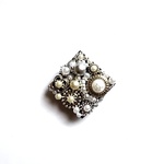 con Blanco  Antique Silver Beads Reunion 四角いビーズ刺繍ブローチ