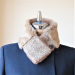 うなじホカホカコンパクトスヌード！アンゴラ入りブラウンミックスネップ×エコファーボタンスヌード