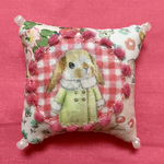 パッチde針山　ミニ　おめかしうさぎ　針山　ピンクッション　パッチワーク　うさぎ　ロップイヤーラビット　グリーン　ピンク　ビーズ