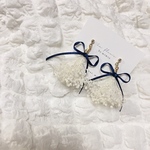 かすみ草 ゆらゆら リボン付 ブーケ ピアス