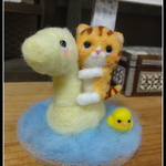 ＊ネッシーくんに乗ったねこちゃん（黄）　置物＊