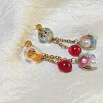 bec様ご専用 お花畑の猫ちゃんのイヤリング(金属アレルギー対応)