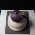 木製鏡餅飾り　桧とウォールナット手彫り大木箱付き