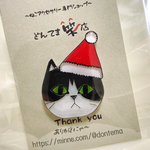 猫　ピンバッジ　ピンバッチ　ピンバッヂ　ブローチ　ネコ　ねこ　キーホルダー　チャーム　アクセサリー　ピアス　イヤリング　かわいい　黒猫　白猫　ハチワレ　クリスマス　サンタ　トナカイ