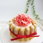カーネーションケーキ プチサイズ（濃ピンク×赤リボン）