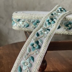 [実物のお色味と違う場合があります] インド刺繍リボン　花　インド刺繍　スパンコール　刺繍リボン　リボン　りぼん　※10月8日よりゆうパケットにて発送