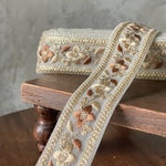 [実物のお色味と違う場合があります] インド刺繍リボン　花　インド刺繍　スパンコール　刺繍リボン　リボン　りぼん　※10月8日よりゆうパケットにて発送