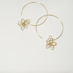 【再々販】お花の立体フープピアス