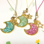 お月様と揺れるお星様
