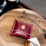 目薬ケース（ボルドー）ピッタリフィット　秋カラー　キーホルダーやストラップ取付可能　ミニポーチ