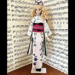 misakiサイズ　白地に青い花の着物セット