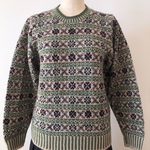 毛100％丸首編み込み模様セーター