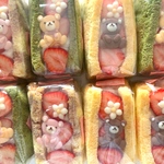 ①番　　くまちゃの🍓苺しふぉんサンド　4個