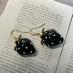 333.苺（ブラック×ゴールド）ですピアス