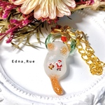 🎄.*Xmasにゃんこ🐱偏光パール×グリーンリース ミニチェーンチャーム 送料無料 レジン ジャンピング猫