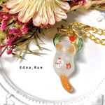 🎄.*Xmasにゃんこ🐱偏光パール×グリーンリース ミニチェーンチャーム 送料無料 レジン ジャンピング猫