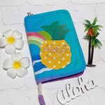 【koros1208様ご予約専用ページ】ハワイアンキルト《パイナップルRAINBOW🍍🌈》マルチポーチ(B6タイプ)                  