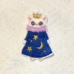 冬の夜の女王　冬の猫刺繍ブローチ