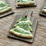 ミニチュア　クリスマスツリーピザ【バジルソース】