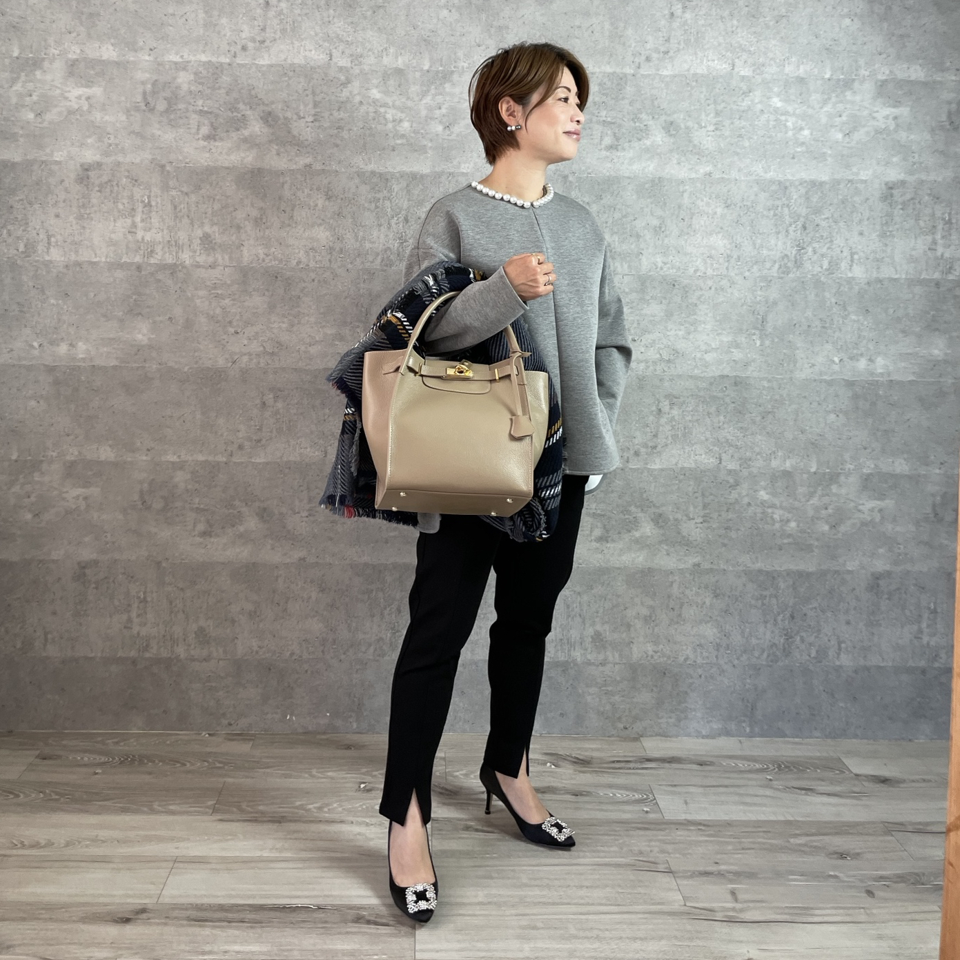 小柄S□大人な上品さ ゆったり細見えパール付トップス グレー 