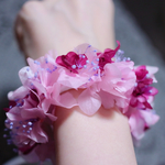 ピンクの紫陽花とかすみ草のリストレット