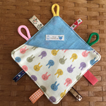 baby'stoy かしゃかしゃタグハンカチ ☆ ブルー