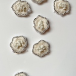  ◉人気再入荷◉【2pcs white #53】フラワー刺繍カボション/刺繍/可愛い／ビーズ/ビーズカボション