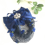 crownチャームの濃紺バレッタネット付き