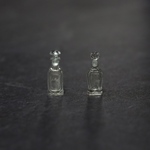 香水瓶B