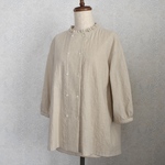 【サンプル訳アリSALE】ダブルボタンのフリル襟ブラウス（七分袖）キナリ