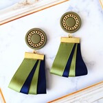 サテンリボンタッセルピアス🟢グリーン×ネイビー