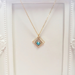 スクエアブルーストーンネックレス