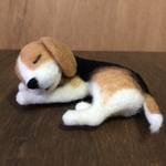 羊毛フェルト ビーグル犬 お昼寝ポーズ