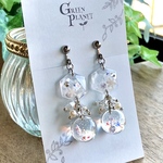 【スノークリスタル】　ネジバネ式イヤリング　レジンアクセサリー