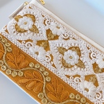【中】インド刺繍のファスナーポーチ