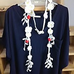 苺とお花のラリエット