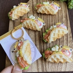 KUMAベーコンエッグレタスたまごワッフルサンドキーリング