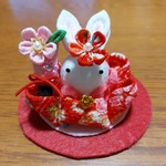つまみ細工　干支　うさぎ(赤)　小さな羽子板