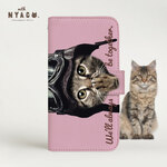 猫のスマホケース NYAGO 手帳型ケース 全機種対応 厚手タイプ［パイロット ソラちゃん 肉球をペロペロするにゃー スウィート ピンク ］ No.2A7044