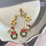 揺れるリースと星のピアス　ガラスビーズで彩るクリスマスアクセサリー