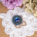 海の様な深いブルー ビーズ刺繍のブローチ