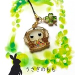 オルゴナイト　アマビエ様ストラップ（ゴールドカラーヘアー＆エメラルドグリーン瞳）