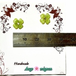 人気の為 ! 複数回 再販♡《紫外線で変化 !》小さな四葉のクローバー🍀( 選べる金具)