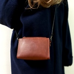 【コートやニットワンピに合う】miniショルダーバック（ボルドーブラウン）　丸革ストラップ