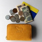 カピバラのラウンドファスナーミニ財布　イエロー×ダークブラウン