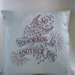 手刺繍クッションカバー(45×45cm)「TOMORROW」