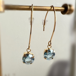 スワロフスキー・クリスタル®︎   アクアマリンブルーシェード　ピアス　8mm    サージカルステンレス　ゴールド　　　　　　　　　　　マーキスフック　クール　かっこいい　華奢　オフィス　