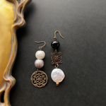 送料無料！✴︎1点もの✴︎アシンメトリー✴︎雪の結晶❄️&パールビーズ✴︎アンティーク✴︎クリスマス✴︎ピアス⁑イヤリング✴︎