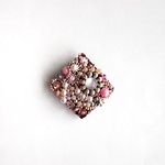 con Rosa  Antique Silver Beads Reunion  四角いビーズ刺繍ブローチ